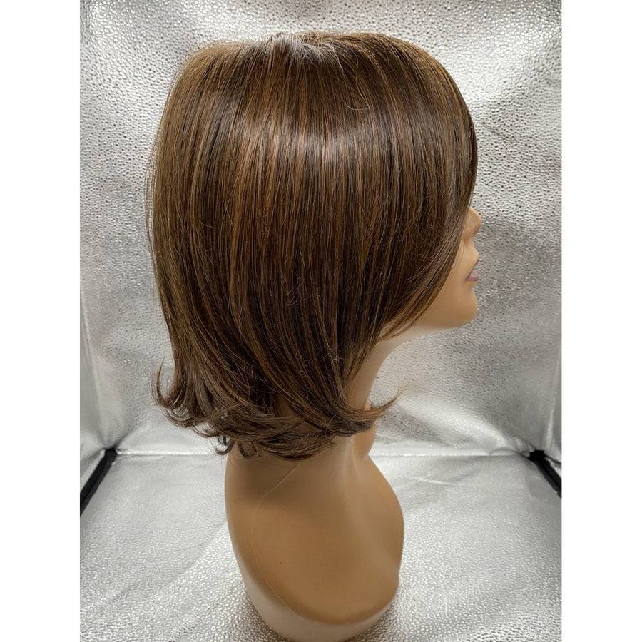Upstage Wig: Natural Layered Cut in Multi-Tonal Brown and Blonde