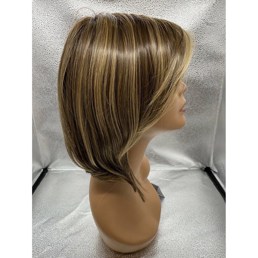 Upstage Wig: Natural Layered Cut in Multi-Tonal Brown and Blonde