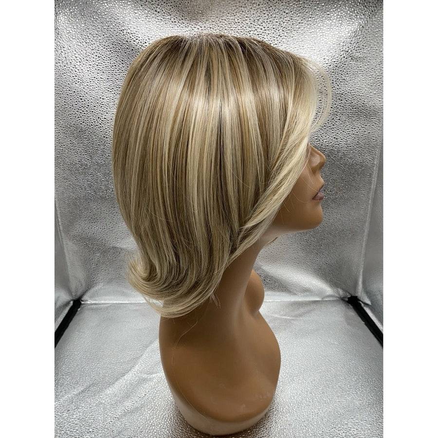 Upstage Wig: Natural Layered Cut in Multi-Tonal Brown and Blonde