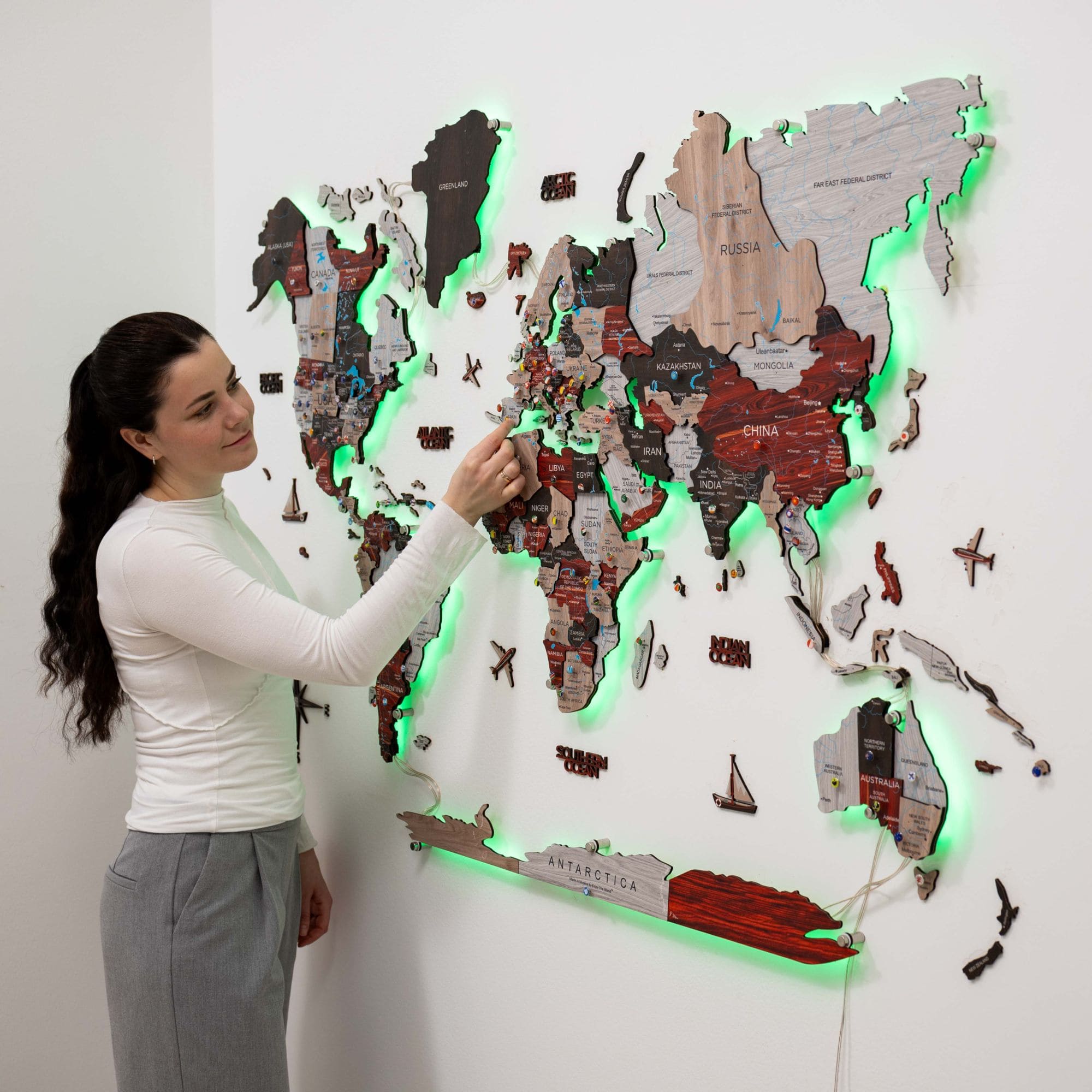 Modern 3D wooden world map with interactive LED 3.0 luminous backlighting
