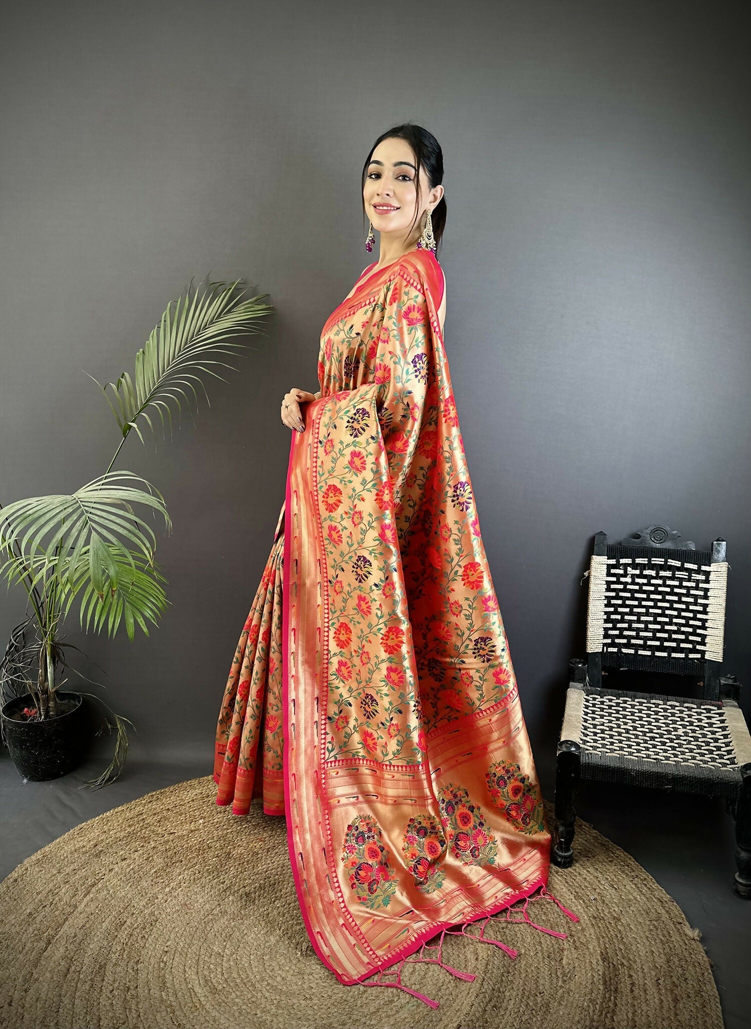 Pink Floral & Paisley Motif Soft Silk Paithani Saree