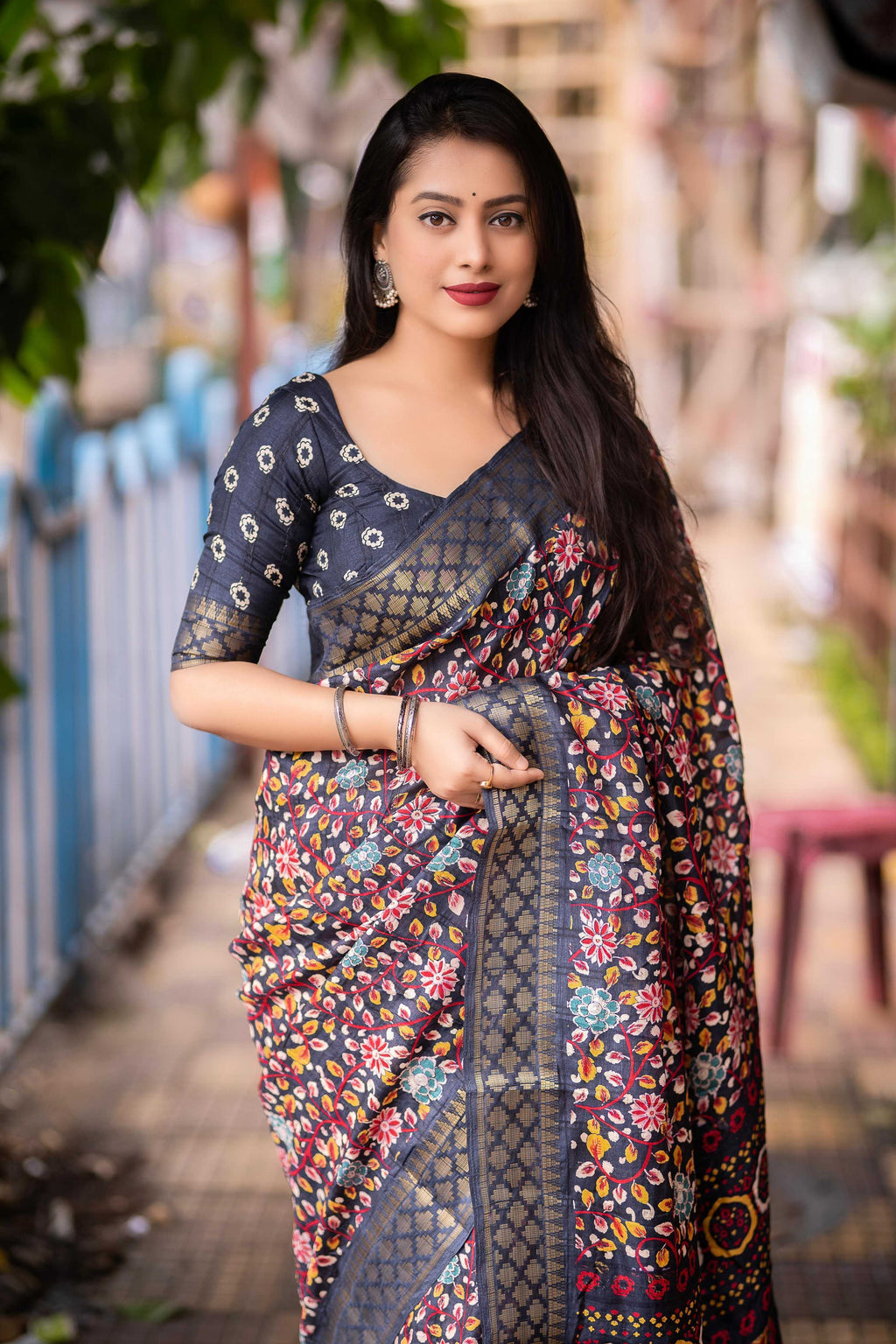 Grey Slub Silk Saree with Kalamkari Print and Jacquard Zari Border