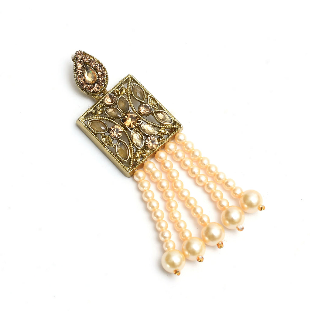 Off White Kundan & Pearls Choker Necklace Set in Golden Brass