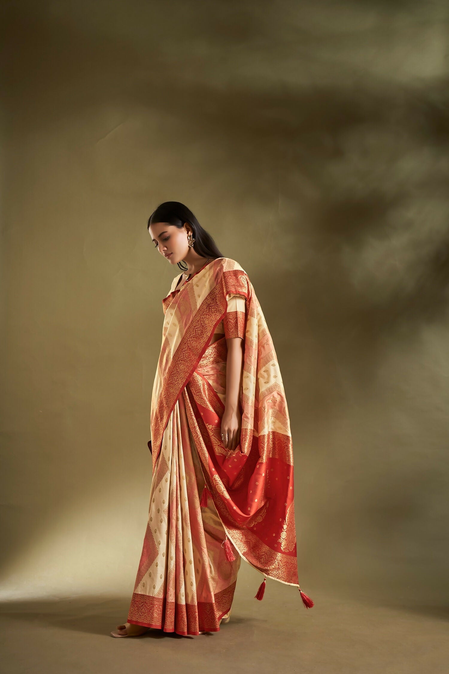 Cream & Pink Banarasi Silk Saree with Elegant Weaving Border