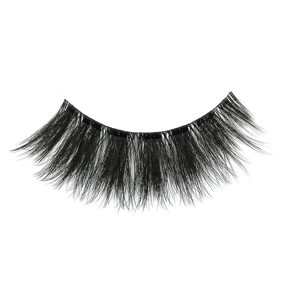 VIP Eyelashes Feather Feel dramatic black lashes for a glamorous look.