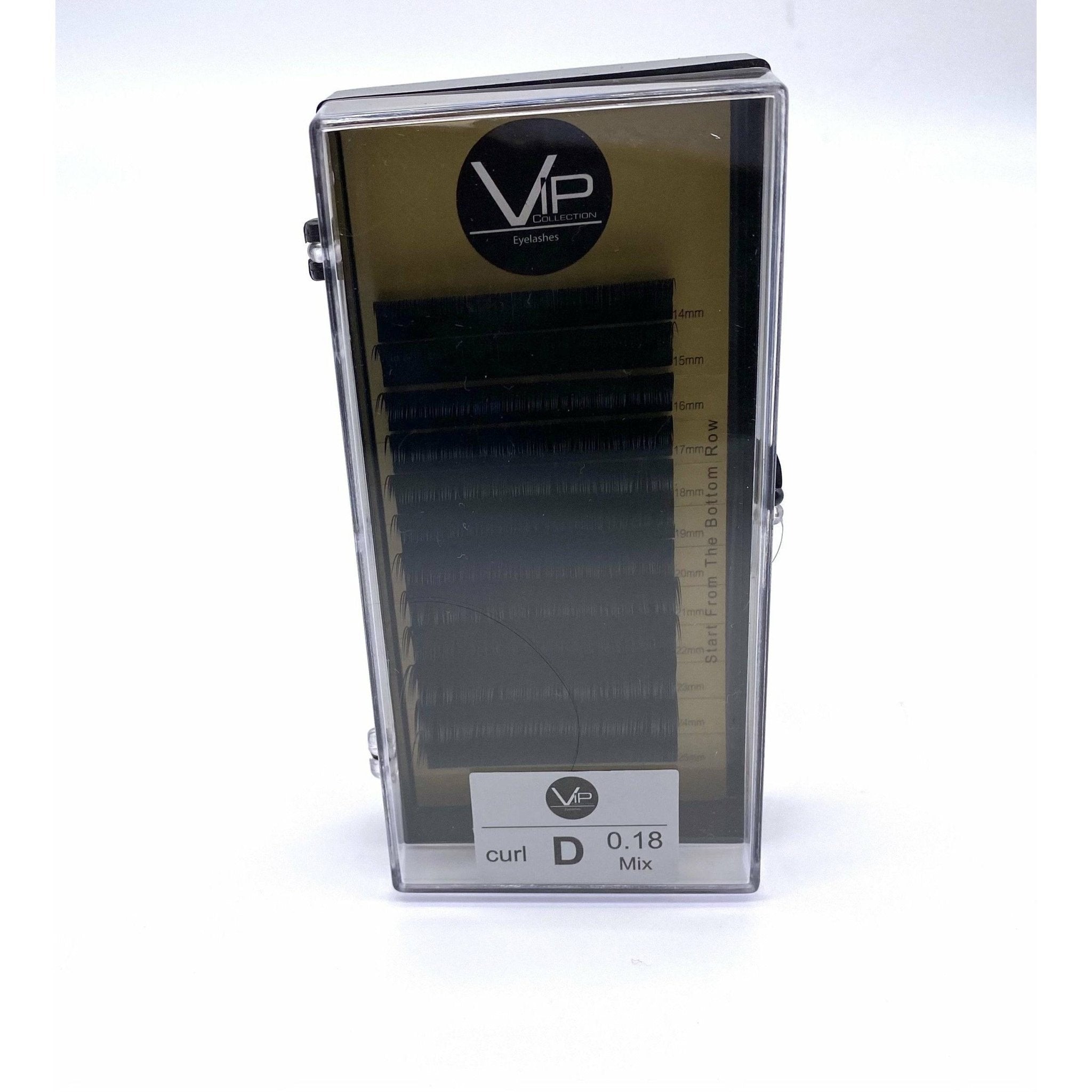 Close up of 12-line D-curl faux mink lash extension tray with 0.18mm thickness
