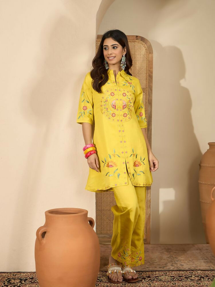 Women's Yellow Roman Silk Embroidered Kurta Set with Pant