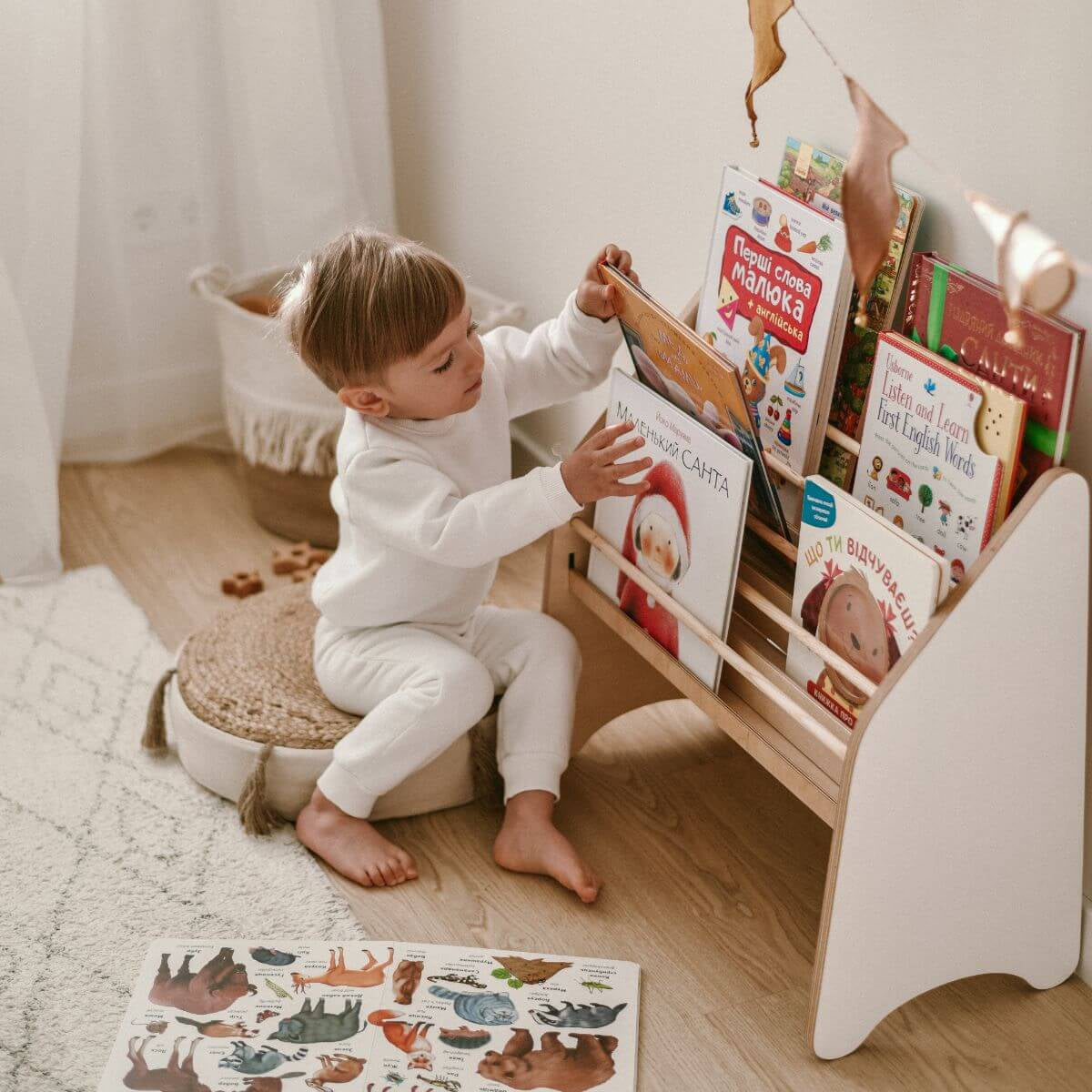 Minimalist Montessori Bookshelf for Toddlers - Natural & White