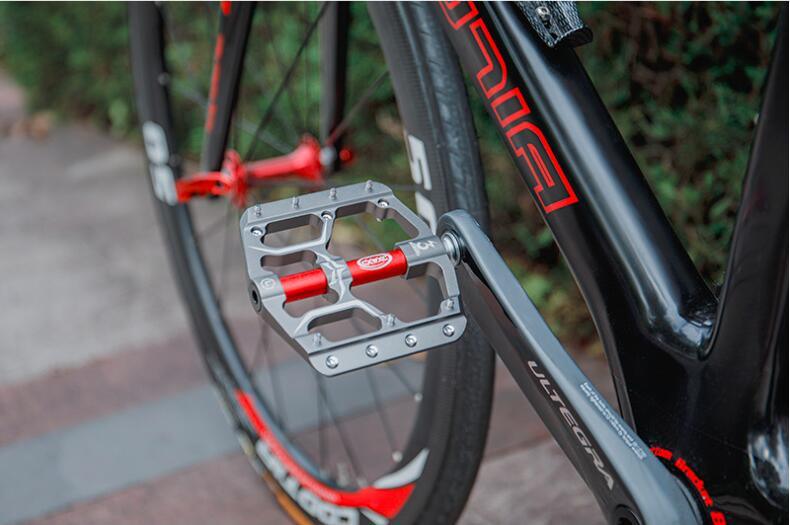 CNC Aluminum Flat Bike Pedals with 3 Sealed Bearings & Cleats