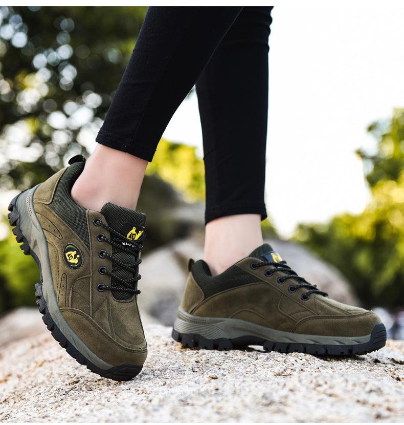 Low-top winter hiking sneakers with non-slip sole and padded ankle support