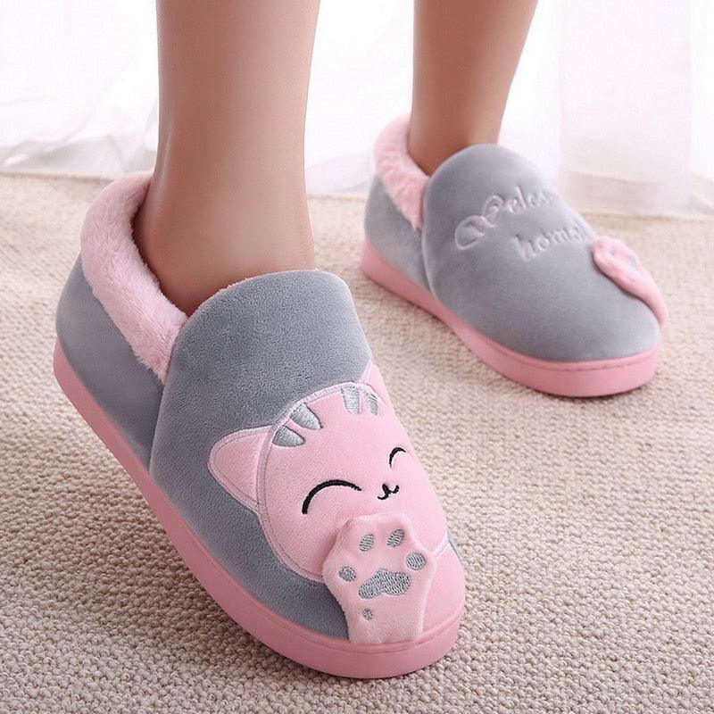 Plush lucky cat house slippers with non-slip soles, available in grey and pink.