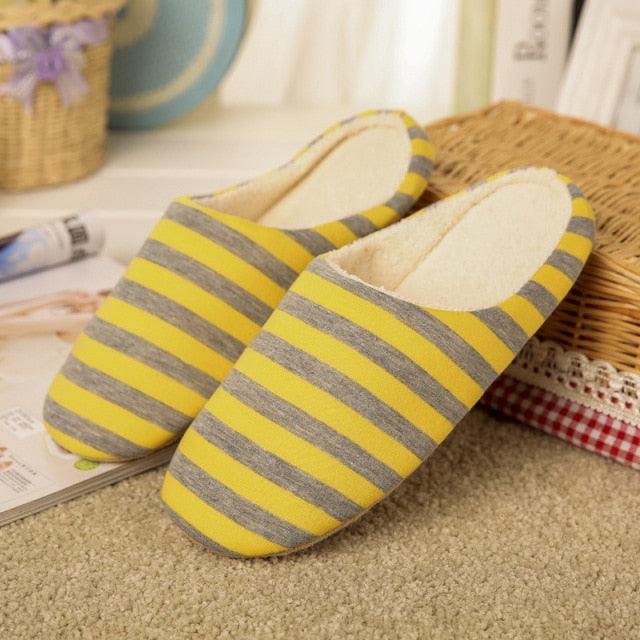 Women’s Plush Indoor Slippers: Cozy Modern Fleece Slides
