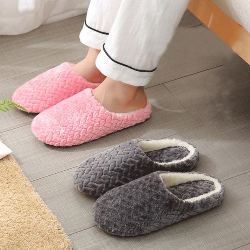 Women’s Plush Indoor Slippers: Cozy Modern Fleece Slides