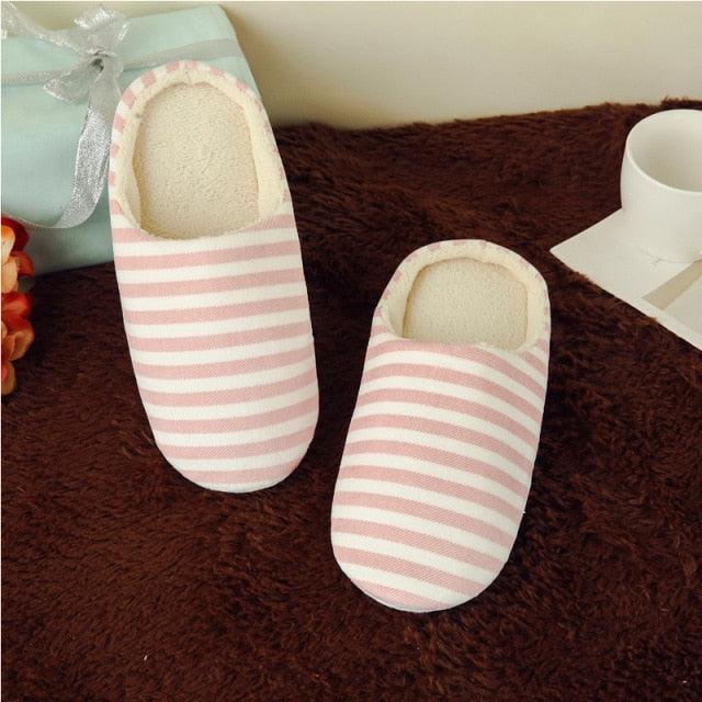 Women’s Plush Indoor Slippers: Cozy Modern Fleece Slides