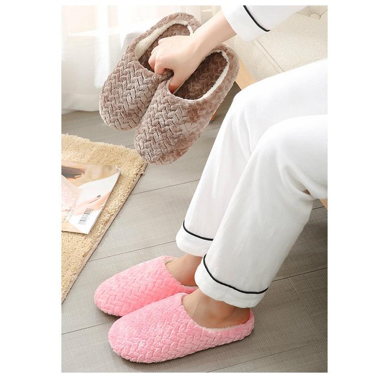 Women’s Plush Indoor Slippers: Cozy Modern Fleece Slides