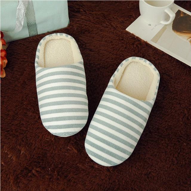 Women’s Plush Indoor Slippers: Cozy Modern Fleece Slides