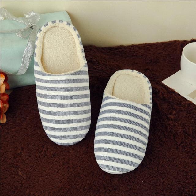 Women’s Plush Indoor Slippers: Cozy Modern Fleece Slides
