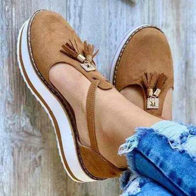 Women's Strappy Flat Platform Sandals with Buckle and Closed Toe