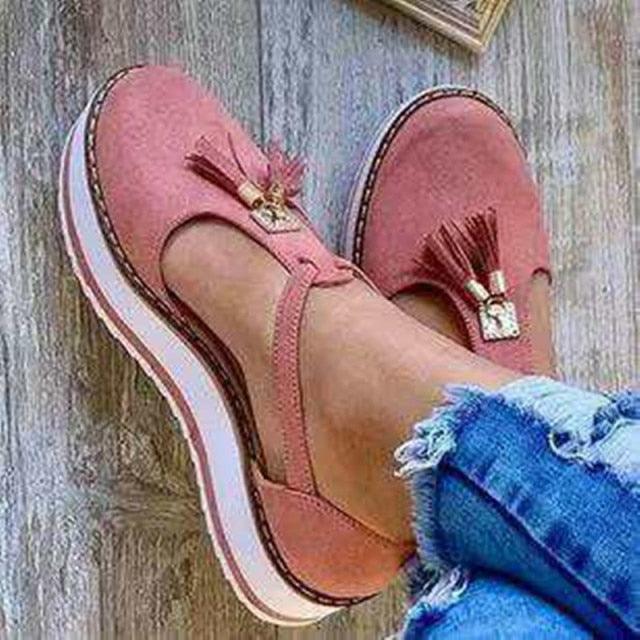 Women's Strappy Flat Platform Sandals with Buckle and Closed Toe