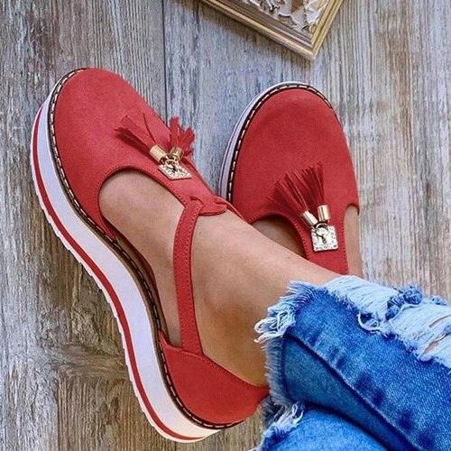 Women's Strappy Flat Platform Sandals with Buckle and Closed Toe