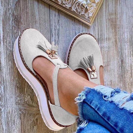 Women's Strappy Flat Platform Sandals with Buckle and Closed Toe