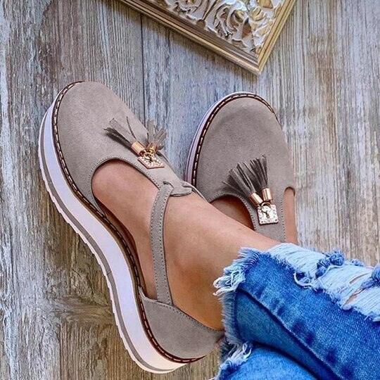 Women's Strappy Flat Platform Sandals with Buckle and Closed Toe