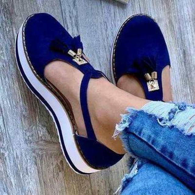 Women's Strappy Flat Platform Sandals with Buckle and Closed Toe