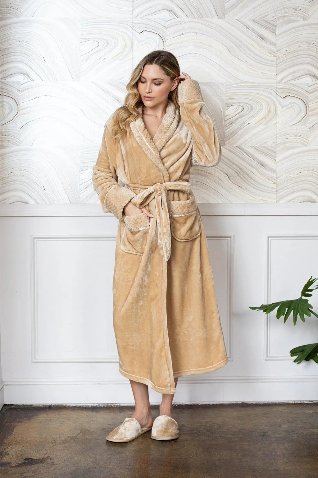 Women's Ultra Soft Plush Bathrobe - Cozy Loungewear Spa Robe - Image 13