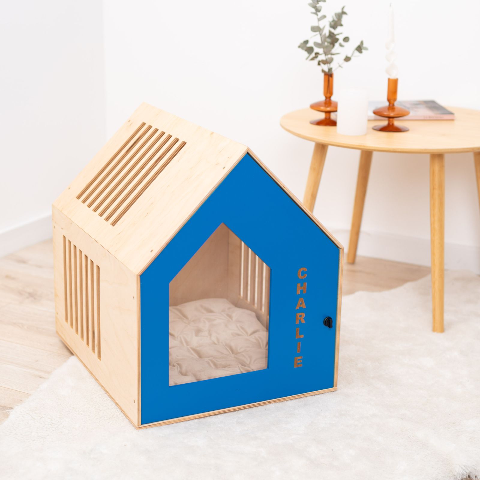 Booth-Style Wooden Dog House in Vibrant Blue for Outdoor Comfort
