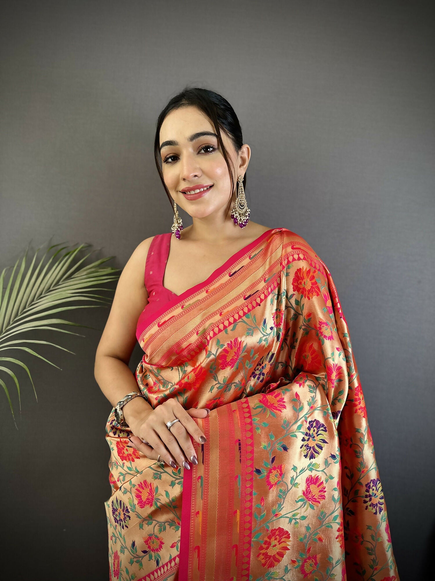 Pink Floral & Paisley Motif Soft Silk Paithani Saree