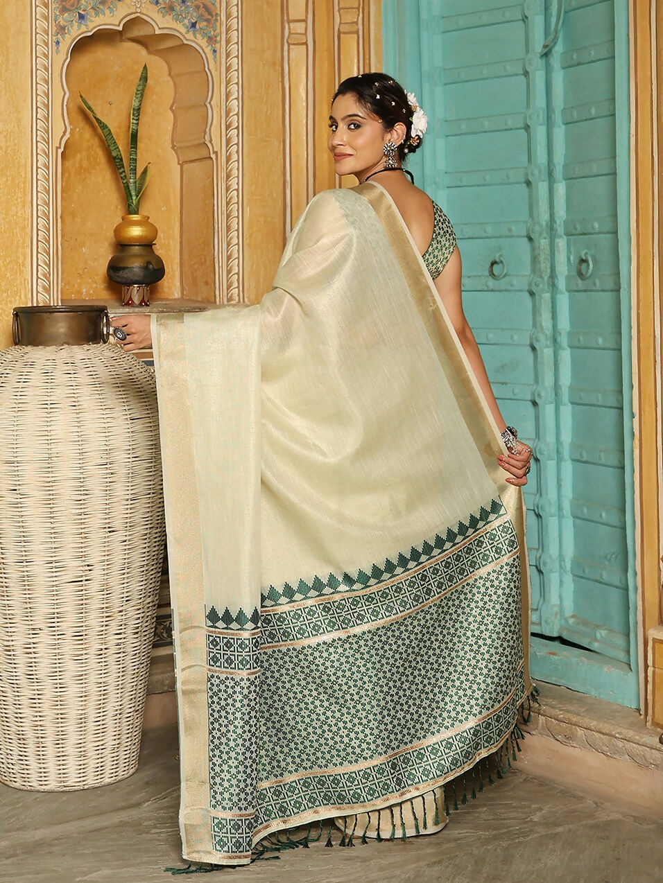 Elegant Green Linen Saree with Matching Blouse Piece