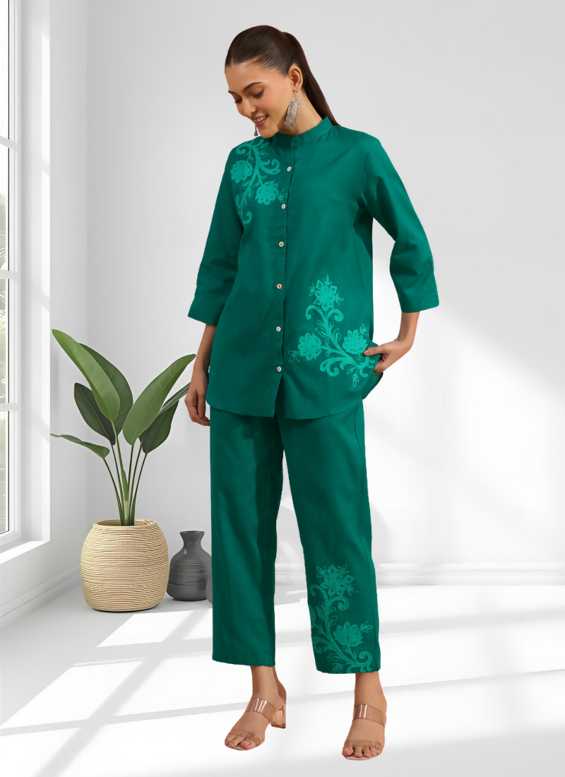 Green embroidered cotton linen cord set with a Mandarin neckline