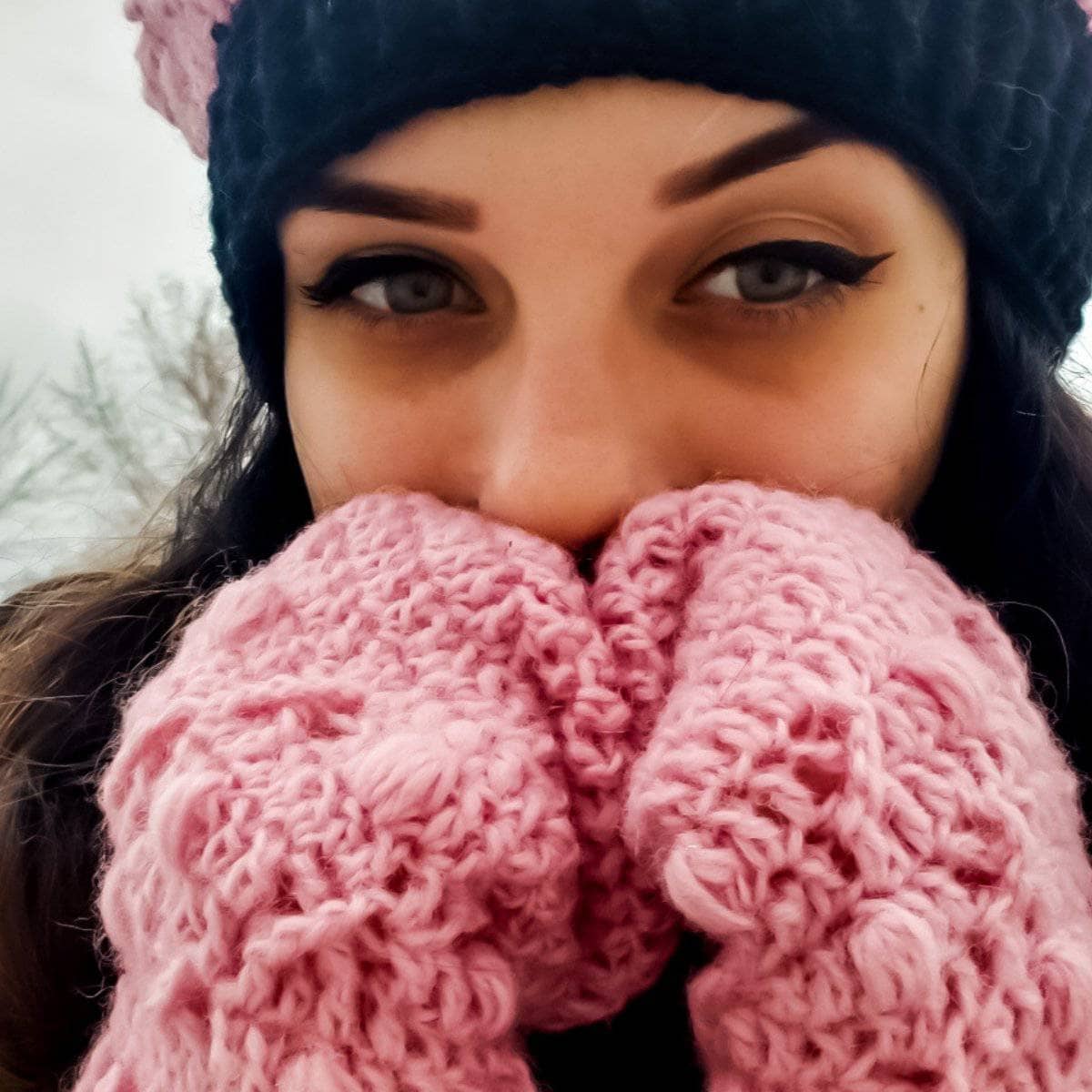 X's and O's Beanie and Mittens Crochet Pattern for Winter
