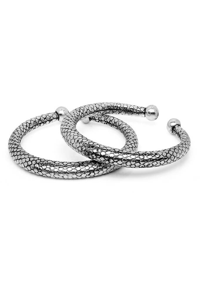 Plain Kadiyam style oxidised silver anklets for a minimalist look