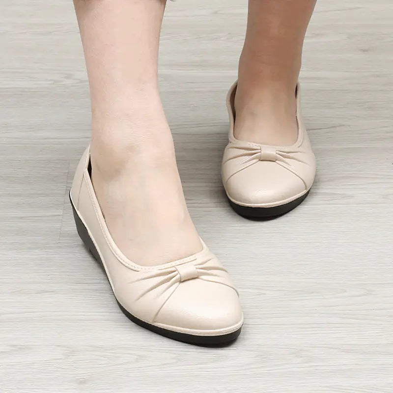 Women's Comfortable Low-Top Faux Leather Wedge Flats - Image 25