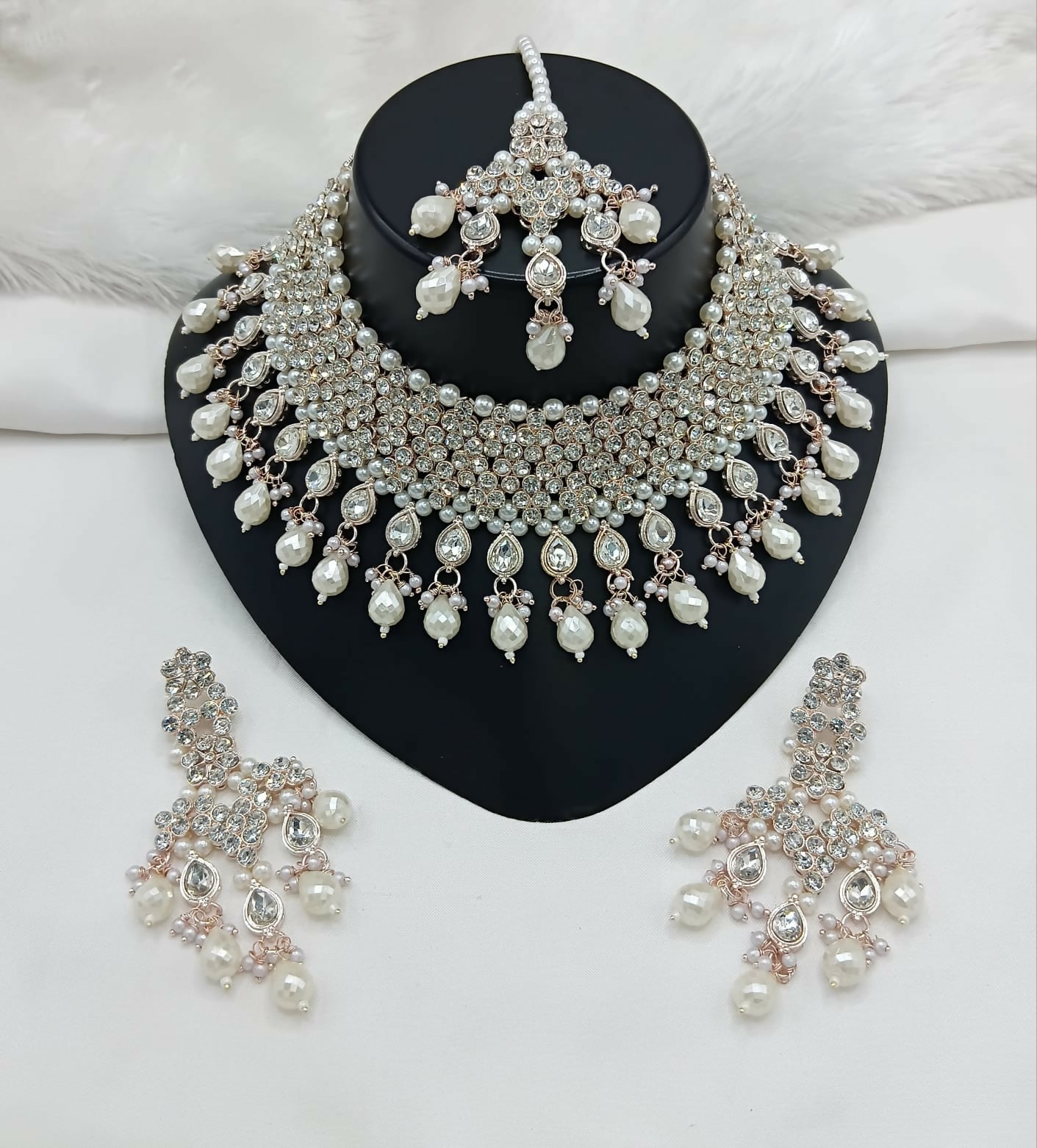 Joban Fashion Women Cream Stone Work Necklace Set