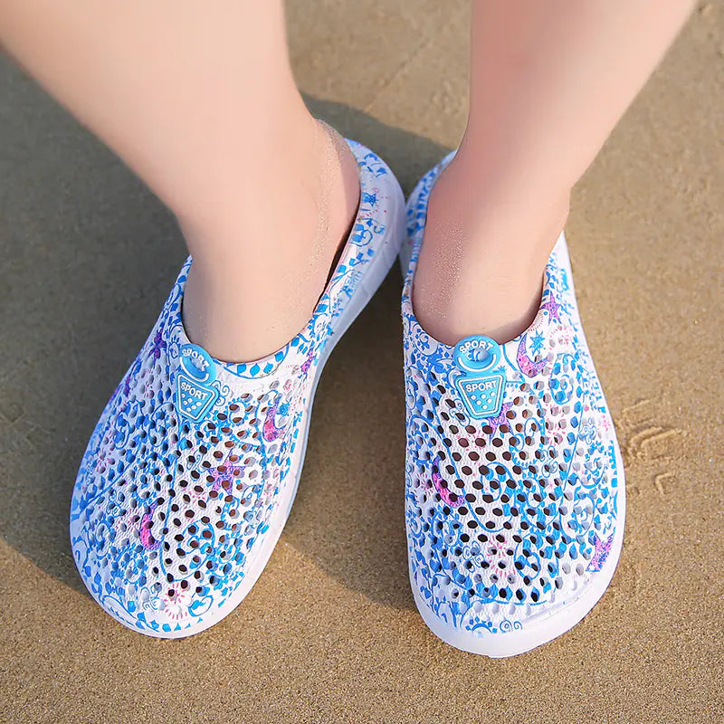 Women Summer Butterfly Print Clogs Lightweight Beach Shoes - Image 2