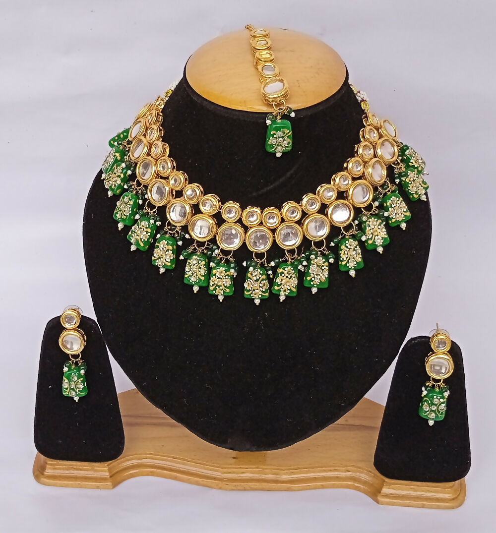 Elegant green Kundan stone necklace set with gold plating and adjustable cord