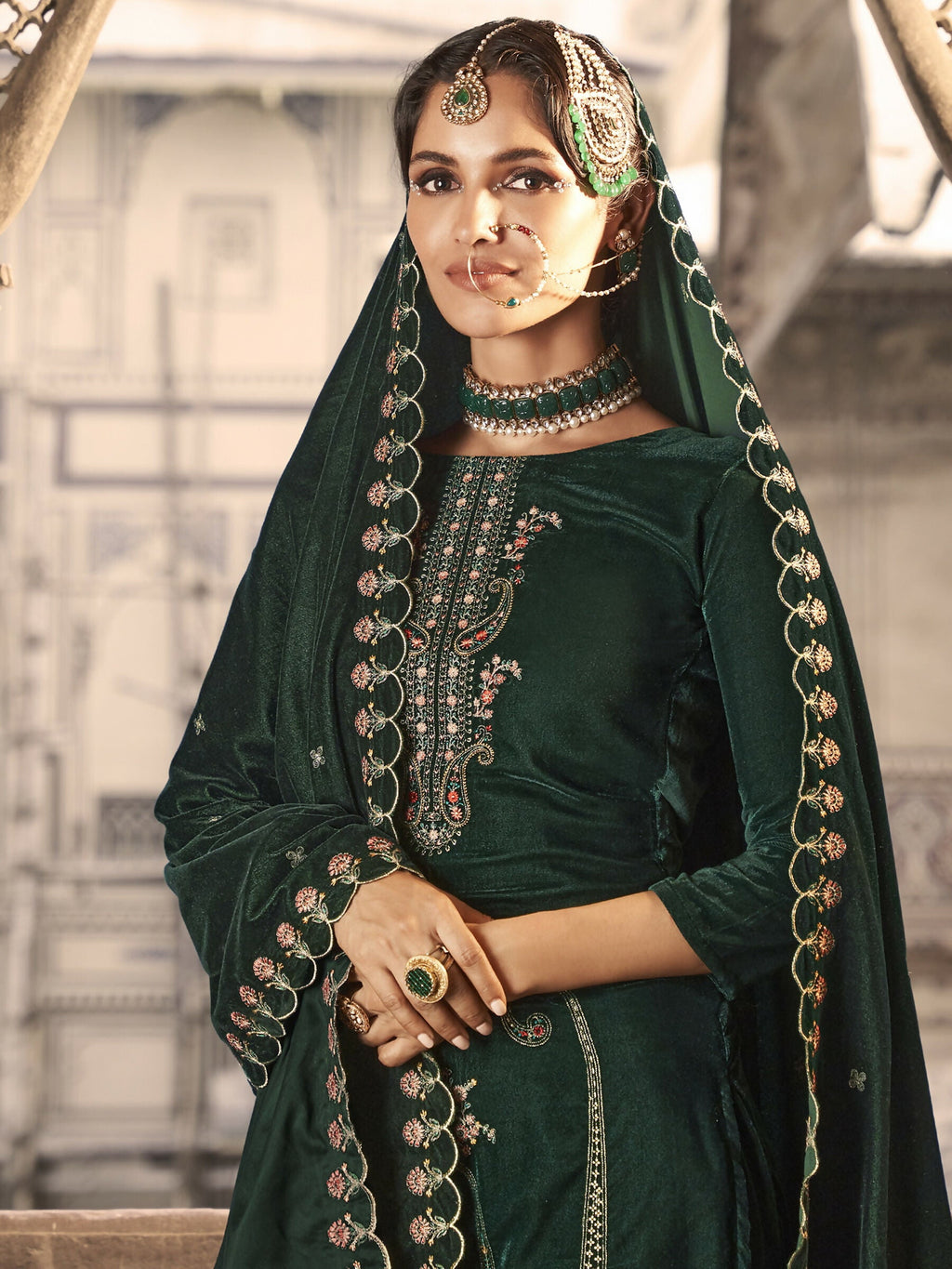 Green Velvet Floral Kurta Set with Resham Thread & Jari Work